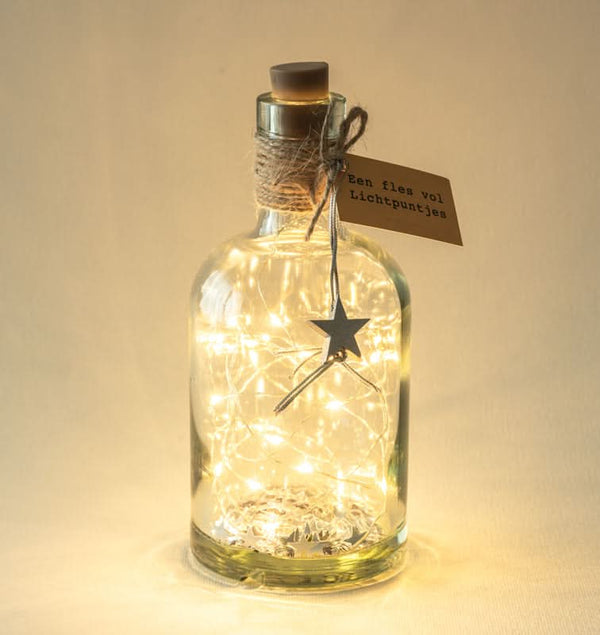 Une bouteille pleine de points lumineux